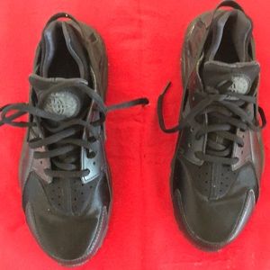 Nike Air Huarache. All black